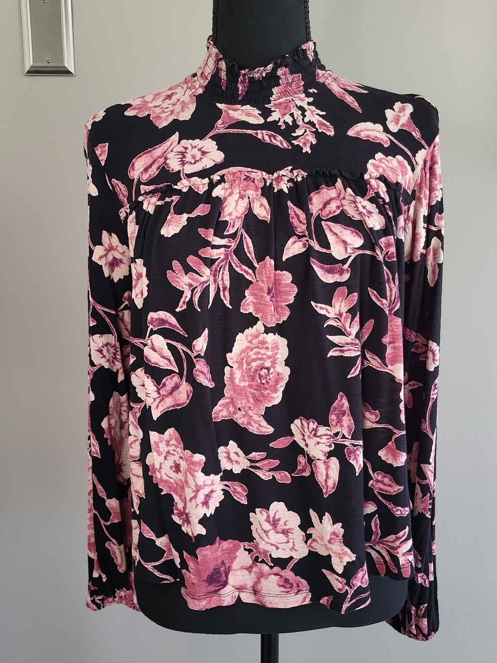 Lucky Brand S Floral Top Black Pink Smocked Mock Neck 100% Viscose Boho